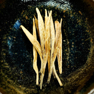 Fengqing Golden Needle Black Tea 鳳慶大金針紅茶